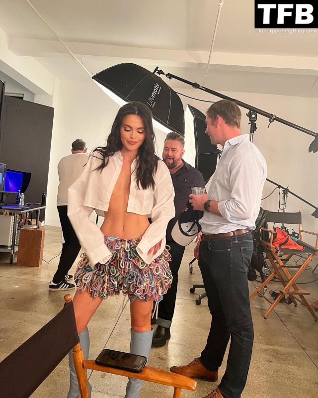 Brooks Nader Leaks Xxx Supermodel Sexy Legs Showing Of Straight Social